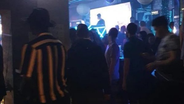 РАЗБИЈЕНА КОРОНА ЖУРКА: Инспекција у локалу затекла више од 100 људи РАЗБИЈЕНА КОРОНА ЖУРКА: Инспекција у локалу затекла више од 100 људи