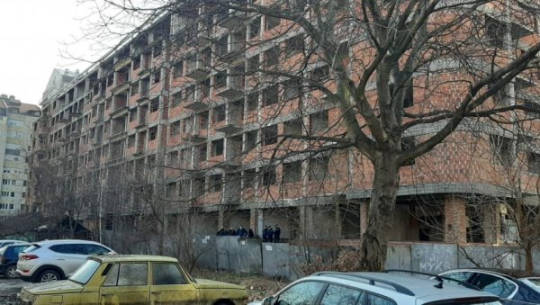 ПРОНАЂЕНО ТЕЛО У НИШУ: Мушкарац се бацио са зграде ПРОНАЂЕНО ТЕЛО У НИШУ: Мушкарац се бацио са зграде