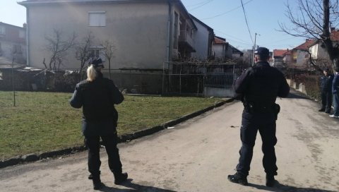 ОПСАДНО СТАЊЕ У ВРАЊУ: Полиција чува кућу Сариног убице, мештани у страху ОПСАДНО СТАЊЕ У ВРАЊУ: Полиција чува кућу Сариног убице, мештани у страху