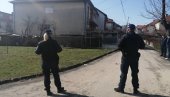 ОПСАДНО СТАЊЕ У ВРАЊУ: Полиција чува кућу Сариног убице, мештани у страху ОПСАДНО СТАЊЕ У ВРАЊУ: Полиција чува кућу Сариног убице, мештани у страху