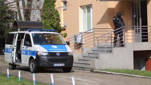 ТРАЖИЛИ НОВАЦ ЗА ЗАПОШЉАВАЊЕ? У акцији Напон ухапшен један од директора Електропреноса БиХ ТРАЖИЛИ НОВАЦ ЗА ЗАПОШЉАВАЊЕ? У акцији Напон ухапшен један од директора Електропреноса БиХ