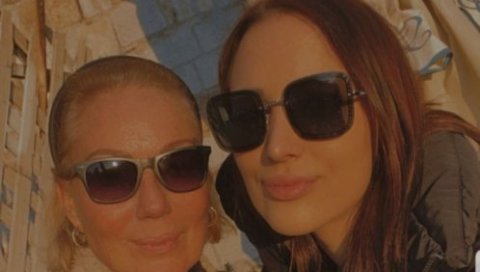 ЛЕПА БРЕНА УЖИВА СА ПРИЈОВИЋКОМ И ЊЕНОМ МАЈКОМ У МАЈАМИЈУ: Не скидају осмех са лица (ФОТО) ЛЕПА БРЕНА УЖИВА СА ПРИЈОВИЋКОМ И ЊЕНОМ МАЈКОМ У МАЈАМИЈУ: Не скидају осмех са лица (ФОТО)