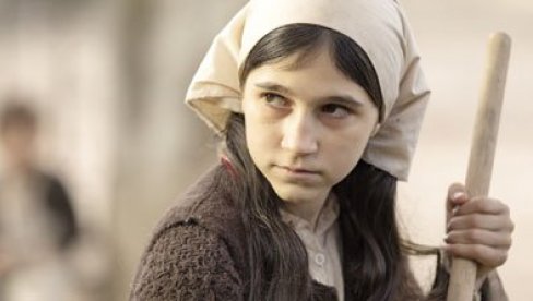 ЦЕЛА СРБИЈА ЈЕ ПЛАКАЛА ЗБОГ ЊЕ: Ево како данас изгледа мала Дара из Јасеновца - живи на селу, а о једном машта (ФОТО) ЦЕЛА СРБИЈА ЈЕ ПЛАКАЛА ЗБОГ ЊЕ: Ево како данас изгледа мала Дара из Јасеновца - живи на селу, а о једном машта (ФОТО)