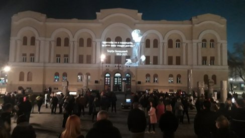 И БАЊАЛУКА ОДАЛА ПОЧАСТ ПАНОНСКОМ МОРНАРУ: Више стотина Бањалучана упалило свеће за Балашевића (ФОТО/ВИДЕО) И БАЊАЛУКА ОДАЛА ПОЧАСТ ПАНОНСКОМ МОРНАРУ: Више стотина Бањалучана упалило свеће за Балашевића (ФОТО/ВИДЕО)