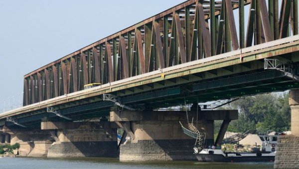 ПАНЧЕВАЦ ВЕЧЕРАС ЗАТВОРЕН: Ускоро измене саобраћаја на мосту, од 22 часа до четири ујутру ПАНЧЕВАЦ ВЕЧЕРАС ЗАТВОРЕН: Ускоро измене саобраћаја на мосту, од 22 часа до четири ујутру