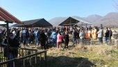 САХРАЊЕНА ВРАЊСКА ЛЕПОТИЦА: Убијену Сару на вечни починак испратило око 200 људи САХРАЊЕНА ВРАЊСКА ЛЕПОТИЦА: Убијену Сару на вечни починак испратило око 200 људи