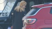 OLIVERA SVA U CRNINI: Supruga Đorđa Balaševića uslikana ispred porodične kuće (FOTO) OLIVERA SVA U CRNINI: Supruga Đorđa Balaševića uslikana ispred porodične kuće (FOTO)