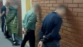 LISICE JOŠ DVOJICI: Nova hapšenja zbog prebijanja mladića u Novom Sadu (VIDEO) LISICE JOŠ DVOJICI: Nova hapšenja zbog prebijanja mladića u Novom Sadu (VIDEO)