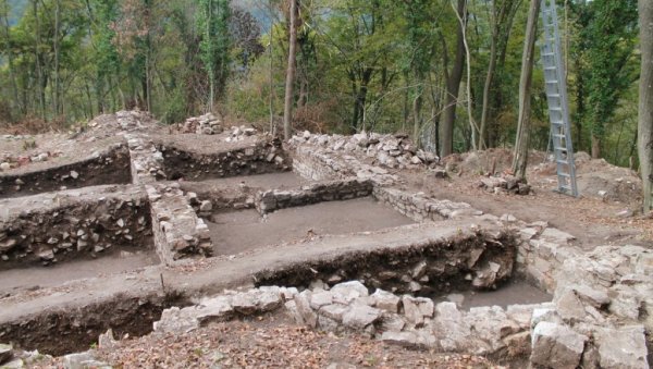 ОРЛОВИНЕ - СВЕДОЧАНСТВО О ЖИВОТУ У ВРЕМЕ ЦАРА ЈУСТИНИЈАНА: Мали Зворник годинама подржава истраживања на локалитету из 6. века (ФОТО) ОРЛОВИНЕ - СВЕДОЧАНСТВО О ЖИВОТУ У ВРЕМЕ ЦАРА ЈУСТИНИЈАНА: Мали Зворник годинама подржава истраживања на локалитету из 6. века (ФОТО)