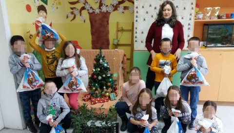 ЗА СРЕЋНО ДЕТИЊСТВО: Ченејци успешно наставили годишњу акцију даривање најмлађих суграђана ЗА СРЕЋНО ДЕТИЊСТВО: Ченејци успешно наставили годишњу акцију даривање најмлађих суграђана