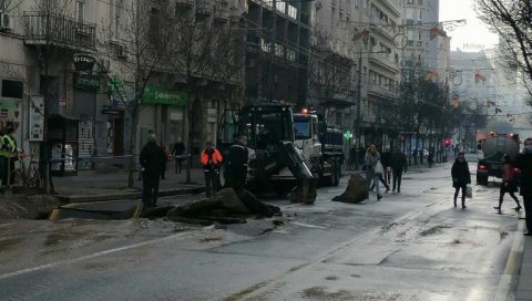 СВИ ПОТРОШАЧИ ДОБИЛИ ВОДУ: Саниран квар на водоводној мрежи у Улици краља Милана СВИ ПОТРОШАЧИ ДОБИЛИ ВОДУ: Саниран квар на водоводној мрежи у Улици краља Милана