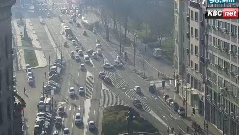 ОГРОМНЕ ГУЖВЕ У ЦЕНТРУ ГРАДА: Пуцање водоводне цеви у Краља Милана изазвало потпуни колапс у саобраћају (ФОТО) ОГРОМНЕ ГУЖВЕ У ЦЕНТРУ ГРАДА: Пуцање водоводне цеви у Краља Милана изазвало потпуни колапс у саобраћају (ФОТО)