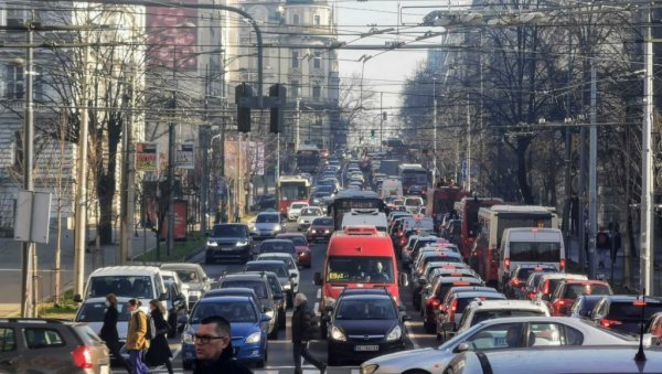 ВЕЛИКЕ САОБРАЋАЈНЕ ГУЖВЕ НА ПОЈЕДИНИМ ЛОКАЦИЈАМА У БЕОГРАДУ: Ове делове града избегавајте ВЕЛИКЕ САОБРАЋАЈНЕ ГУЖВЕ НА ПОЈЕДИНИМ ЛОКАЦИЈАМА У БЕОГРАДУ: Ове делове града избегавајте