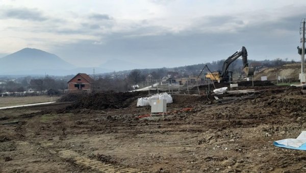 ЗБОГ АУТО-ПУТА СЕОБУ ОЧЕКУЈЕ ПОЛА ТРБУШАНА: Радови на новој траси Милоша Великог од Прељине до Паковраћа, на територији Чачка ЗБОГ АУТО-ПУТА СЕОБУ ОЧЕКУЈЕ ПОЛА ТРБУШАНА: Радови на новој траси Милоша Великог од Прељине до Паковраћа, на територији Чачка