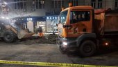 И ДАЉЕ НЕПРОХОДНА УЛИЦА КРАЉА МИЛАНА: Радови на попуњавању кратера још трају (ВИДЕО) И ДАЉЕ НЕПРОХОДНА УЛИЦА КРАЉА МИЛАНА: Радови на попуњавању кратера још трају (ВИДЕО)