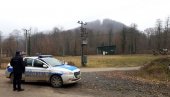 ХРВАТИ СЕ ИЗГУБИЛИ НА КОЗАРИ: Полиција спасила брачни пар с двогодишњим дететом ХРВАТИ СЕ ИЗГУБИЛИ НА КОЗАРИ: Полиција спасила брачни пар с двогодишњим дететом