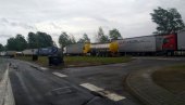 КОЛОНА КАМИОНА НА ГРАДИНИ: На наплатној станици Димитровград обустављен пролаз КОЛОНА КАМИОНА НА ГРАДИНИ: На наплатној станици Димитровград обустављен пролаз
