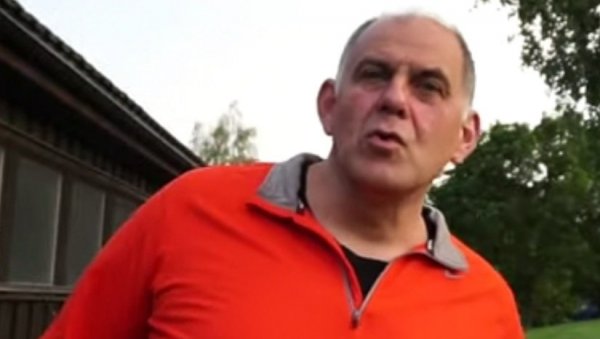 СЛАЂАН УБОДЕН НОЖЕМ У ВРАТ: Крушевљанин, рањен на паркингу, пребачен у КЦ Ниш СЛАЂАН УБОДЕН НОЖЕМ У ВРАТ: Крушевљанин, рањен на паркингу, пребачен у КЦ Ниш
