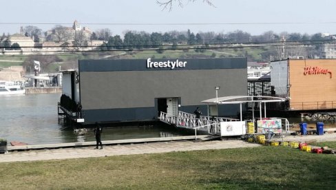 ПОЛИЦИЈА НА ФРИСТАЈЛЕРУ? У току претрес познатог београдског сплава ПОЛИЦИЈА НА ФРИСТАЈЛЕРУ? У току претрес познатог београдског сплава