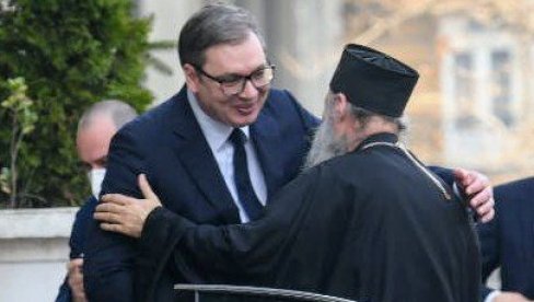 ДОМАЋИНСКИ: Погледајте како је Вучић дочекао новог патријарха (ФОТО) ДОМАЋИНСКИ: Погледајте како је Вучић дочекао новог патријарха (ФОТО)