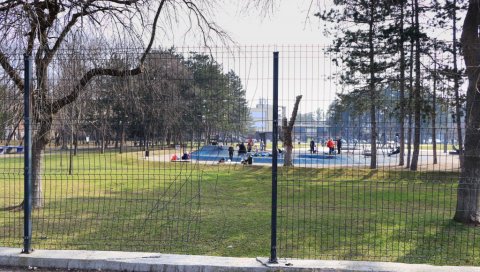 ОШТЕТИЛИ ОГРАДУ: Дечији креативни парк у Крагујевцу на мети вандала ОШТЕТИЛИ ОГРАДУ: Дечији креативни парк у Крагујевцу на мети вандала