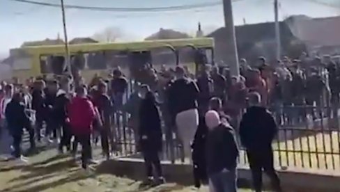 ПРИТВОР ЗБОГ МАСОВНЕ ТУЧЕ У ЛАПЉЕМ СЕЛУ: Седам осумњичених особа иза решетака до 30 дана ПРИТВОР ЗБОГ МАСОВНЕ ТУЧЕ У ЛАПЉЕМ СЕЛУ: Седам осумњичених особа иза решетака до 30 дана