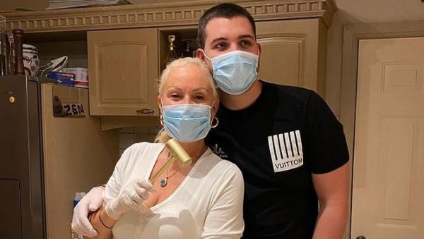 БРЕНИН СИН ОДЛОЖИО ВЕНЧАЊЕ: Корона променила планове Виктора Живојиновића, младенци желе гала свадбу БРЕНИН СИН ОДЛОЖИО ВЕНЧАЊЕ: Корона променила планове Виктора Живојиновића, младенци желе гала свадбу