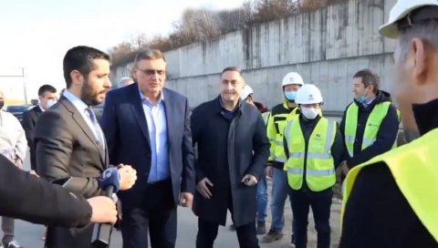 ХАЈКА НА МИНИСТРА МОМИРОВИЋА: Брнабићева о снимку на којем шеф ресора грађевинарства и саобраћаја псује путаре и директоре ХАЈКА НА МИНИСТРА МОМИРОВИЋА: Брнабићева о снимку на којем шеф ресора грађевинарства и саобраћаја псује путаре и директоре