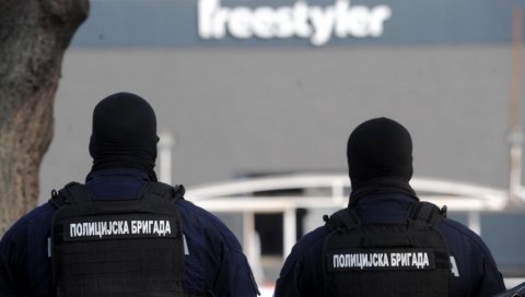 ПОЛИЦИЈА И ДАНАС ПРЕТРАЖУЈЕ ФРИСТАЈЛЕР: Инспектори у цивилу и Жандармерија на сплаву (ФОТО) ПОЛИЦИЈА И ДАНАС ПРЕТРАЖУЈЕ ФРИСТАЈЛЕР: Инспектори у цивилу и Жандармерија на сплаву (ФОТО)