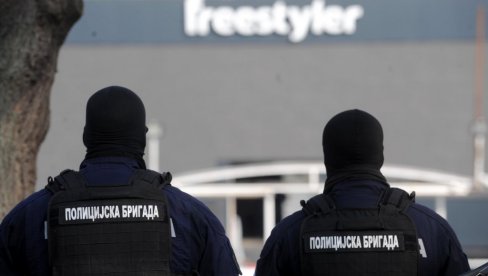 ПОЛИЦИЈА И ДАНАС ПРЕТРАЖУЈЕ ФРИСТАЈЛЕР: Инспектори у цивилу и Жандармерија на сплаву (ФОТО) ПОЛИЦИЈА И ДАНАС ПРЕТРАЖУЈЕ ФРИСТАЈЛЕР: Инспектори у цивилу и Жандармерија на сплаву (ФОТО)