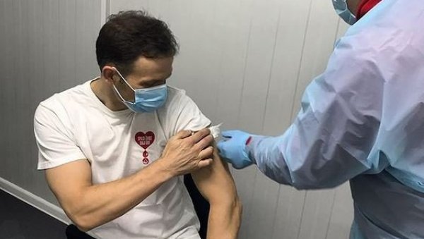 МАЛИ ПРИМИО ДРУГУ ДОЗУ ВАКЦИНЕ: Вакцина нам помаже да чувамо себе и друге МАЛИ ПРИМИО ДРУГУ ДОЗУ ВАКЦИНЕ: Вакцина нам помаже да чувамо себе и друге