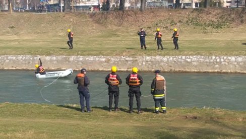 PRETRAŽUJU SVAKI PEDALJ NIŠAVSKOG DNA: Spasioci ne odustaju od potrage za pirotskom srednjoškolkom PRETRAŽUJU SVAKI PEDALJ NIŠAVSKOG DNA: Spasioci ne odustaju od potrage za pirotskom srednjoškolkom