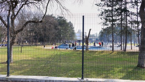 UVODE KAMERE ZBOG VANDALA: U dečijem Kreativnom parku u Kragujevcu tokom noći oštećen deo ograde, nadležni odmah reagovali UVODE KAMERE ZBOG VANDALA: U dečijem Kreativnom parku u Kragujevcu tokom noći oštećen deo ograde, nadležni odmah reagovali