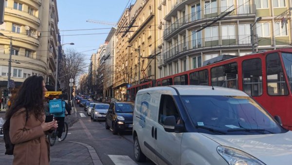 РАДОВИ НА СЕМАФОРИМА У КРАЉА МИЛАНА: Монтира се нова опрема РАДОВИ НА СЕМАФОРИМА У КРАЉА МИЛАНА: Монтира се нова опрема