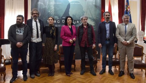 ВРТЛОГ МРАЧНИХ ТАЈНИ УДБЕ: У Градској кући у нишу најављен почетак снимања филма Траг дивљачи у режији Ненада Павловића ВРТЛОГ МРАЧНИХ ТАЈНИ УДБЕ: У Градској кући у нишу најављен почетак снимања филма Траг дивљачи у режији Ненада Павловића