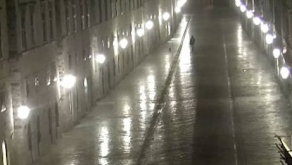 ПОГЛЕДАЈТЕ КАКО СЕ ТРЕСАО ДУБРОВНИК: Камере на Страдуну забележиле синоћни земљотрес (ВИДЕО) ПОГЛЕДАЈТЕ КАКО СЕ ТРЕСАО ДУБРОВНИК: Камере на Страдуну забележиле синоћни земљотрес (ВИДЕО)