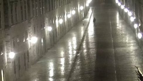 ПОГЛЕДАЈТЕ КАКО СЕ ТРЕСАО ДУБРОВНИК: Камере на Страдуну забележиле синоћни земљотрес (ВИДЕО) ПОГЛЕДАЈТЕ КАКО СЕ ТРЕСАО ДУБРОВНИК: Камере на Страдуну забележиле синоћни земљотрес (ВИДЕО)