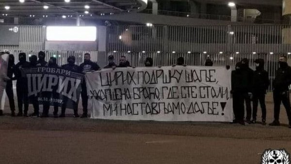 ПОДРШКА ВЕЉИ НЕВОЉИ У МИЛАНУ: Гробари дошли у Звездин “град” и развили транспарент посвећен ухапшеној браћи (ФОТО) ПОДРШКА ВЕЉИ НЕВОЉИ У МИЛАНУ: Гробари дошли у Звездин “град” и развили транспарент посвећен ухапшеној браћи (ФОТО)