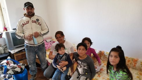 ПРИКУПЉАЛИ ПОМОЋ ЗА ВРШЊАКЕ: Племенит гест ђака из Јагодине - пакети предати породици Јанковић ПРИКУПЉАЛИ ПОМОЋ ЗА ВРШЊАКЕ: Племенит гест ђака из Јагодине - пакети предати породици Јанковић