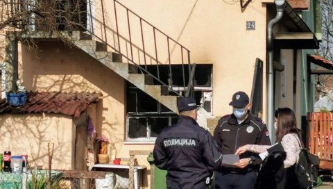 ПРИЧАО СА КОМШИЈАМА, ПА СЕ ОБЕСИО: Мештани Батајнице у шоку после незапамћене трагедије, тело пронађено на спрату породичне куће (ФОТО) ПРИЧАО СА КОМШИЈАМА, ПА СЕ ОБЕСИО: Мештани Батајнице у шоку после незапамћене трагедије, тело пронађено на спрату породичне куће (ФОТО)
