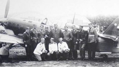 ВИТЕЗОВИ ЧЕЛНИЧНОГ НЕБА У КРУШЕВЦУ: Изложба у Великој сали Народног музеја ВИТЕЗОВИ ЧЕЛНИЧНОГ НЕБА У КРУШЕВЦУ: Изложба у Великој сали Народног музеја