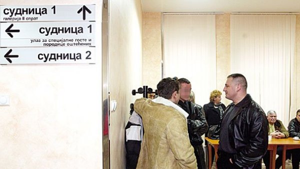 ТРАЖЕ ДИПЛОМУ, ПА ТУЖЕ: Осим на ветеринарима, адвокати покушавају да зараде и на месним заједницама ТРАЖЕ ДИПЛОМУ, ПА ТУЖЕ: Осим на ветеринарима, адвокати покушавају да зараде и на месним заједницама