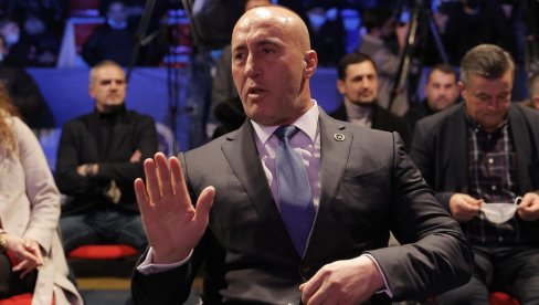 ХАРАДИНАЈ ОБЈАВИО ЈЕЗИВУ СЛИКУ: Албанска деца испред крвавог злочинца урадила одвратну ствар (ФОТО) ХАРАДИНАЈ ОБЈАВИО ЈЕЗИВУ СЛИКУ: Албанска деца испред крвавог злочинца урадила одвратну ствар (ФОТО)