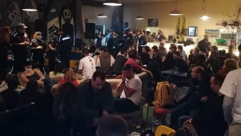 КУЋЕ КАФИЋИ НИЧУ КАО ПЕЧУРКЕ: Платиш 200 динара за 24 сата, уђеш на шифру, а унутра 200 људи! КУЋЕ КАФИЋИ НИЧУ КАО ПЕЧУРКЕ: Платиш 200 динара за 24 сата, уђеш на шифру, а унутра 200 људи!