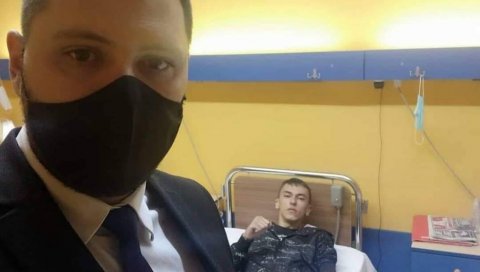 ЛУКА НА УДАРУ ПАРАПОЛИЦИЈСКИХ СТРУКТУРА: Ковачевић о пребијеном младићу - Одавно су му нацртали мету (ФОТО) ЛУКА НА УДАРУ ПАРАПОЛИЦИЈСКИХ СТРУКТУРА: Ковачевић о пребијеном младићу - Одавно су му нацртали мету (ФОТО)