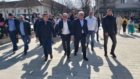 ВАНРЕДНА КОНФЕРЕНЦИЈА АНДРИЈЕ МАНДИЋА: ДПС пребијањем у Никшићу увео насиље у политичкој кампањи (ФОТО/ВИДЕО) ВАНРЕДНА КОНФЕРЕНЦИЈА АНДРИЈЕ МАНДИЋА: ДПС пребијањем у Никшићу увео насиље у политичкој кампањи (ФОТО/ВИДЕО)