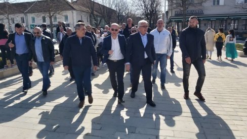 VANREDNA KONFERENCIJA ANDRIJE MANDIĆA: DPS prebijanjem u Nikšiću uveo nasilje u političkoj kampanji (FOTO/VIDEO) VANREDNA KONFERENCIJA ANDRIJE MANDIĆA: DPS prebijanjem u Nikšiću uveo nasilje u političkoj kampanji (FOTO/VIDEO)
