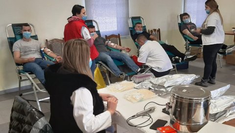 МОДРИЧАНИ ЈОШ ЈЕДНОМ ПОКАЗАЛИ СВОЈУ ХУМАНОСТ: У великој акцији даривања крви прикупљено 25 литара драгоцене течности МОДРИЧАНИ ЈОШ ЈЕДНОМ ПОКАЗАЛИ СВОЈУ ХУМАНОСТ: У великој акцији даривања крви прикупљено 25 литара драгоцене течности