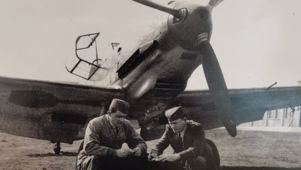 ПИЛОТИ КОЈИ СУ ЈУРИШАЛИ У СМРТ: Један југословенски на 10 немачких авиона ПИЛОТИ КОЈИ СУ ЈУРИШАЛИ У СМРТ: Један југословенски на 10 немачких авиона