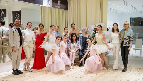 NA VRHOVIMA PRSTIJU IGRAJU S ANĐELIMA: Baletska škola Princeza Ksenija iz Bara obeležila 20 godina rada NA VRHOVIMA PRSTIJU IGRAJU S ANĐELIMA: Baletska škola Princeza Ksenija iz Bara obeležila 20 godina rada